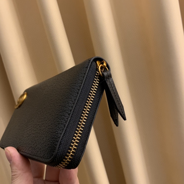 グッチ財布コピー着用イメージ